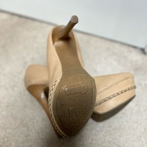 Carlos Santana cream heels.